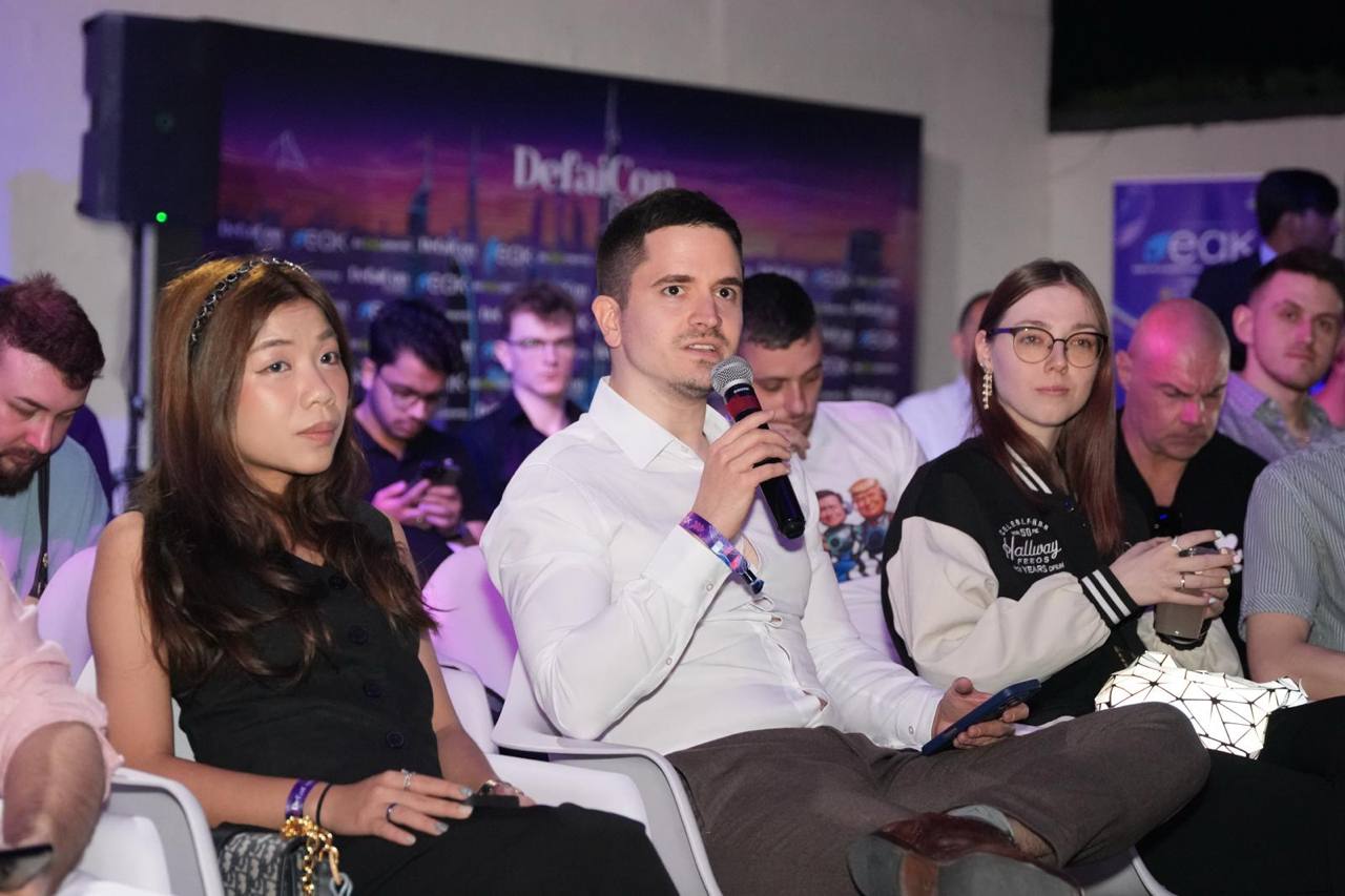 Stanko Nedić speaking into a microphone during a conference discussion